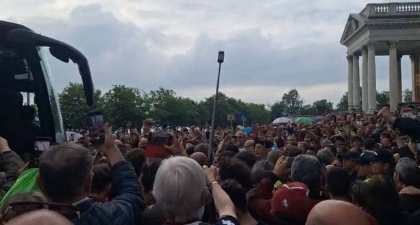 A Superga i tifosi del Toro contestano Urbano Cairo: &quot;Devi vendere, vattene&quot; [VIDEO]