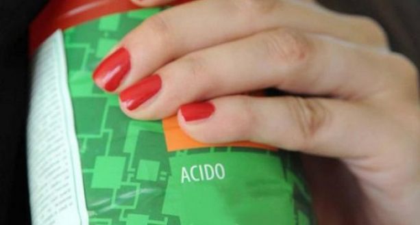 Ingerisce per sbaglio un &quot;sorso&quot; di acido muriatico: donna di 56 anni finisce al pronto soccorso