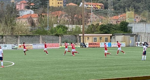 Il portiere ligure fa i miracoli e impedisce al Varese di tornare alla vittoria: 1-1 a Sestri Il portiere ligure fa i miracoli e impedisce al Varese di tornare alla vittoria: 1-1 a Sestri