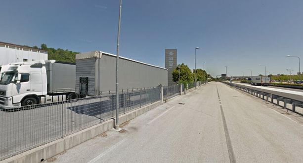 Tredici clandestini stipati in un Tir scoperti a Santa Vittoria d’Alba