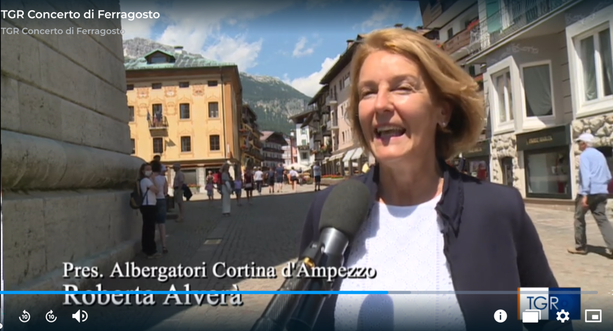 "Una mancanza di rispetto per le bellezze del Cuneese": gli spettatori non perdonano il mega spot su Trentino e Cortina durante il concerto di Ferragosto