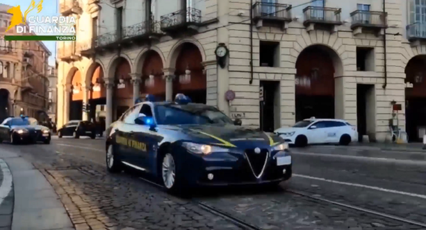 Aveva un tenore di vita decisamente superiore a quanto dichiarava al Fisco: sequestrati 1,5 milioni a un mercante d'arte torinese