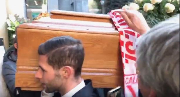 LETTERA E RISPOSTA. «Che vergogna l'assenza del gagliardetto del Varese al funerale di Anastasi» LETTERA E RISPOSTA. «Che vergogna l'assenza del gagliardetto del Varese al funerale di Anastasi»