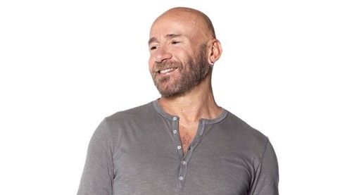 ‘Tra la carne e il cielo’ è l’undicesimo album di Mario Venuti, quasi un concept