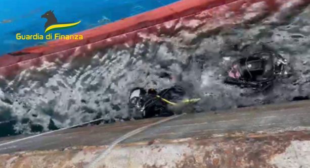 Dal B&B di Celle al Porto di Savona: maxi operazione antidroga della Guardia di Finanza, sequestrata 1 tonnellata di cocaina (FOTO e VIDEO) Dal B&B di Celle al Porto di Savona: maxi operazione antidroga della Guardia di Finanza, sequestrata 1 tonnellata di cocaina (FOTO e VIDEO)