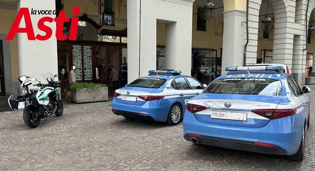 Asti: 'spaccata' in pieno giorno in piazza Alfieri Asti: 'spaccata' in pieno giorno in piazza Alfieri