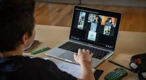 Storie dalla quarantena: &quot;Bimbi abbandonati senza la dad, perché i compagni sono in classe&quot;