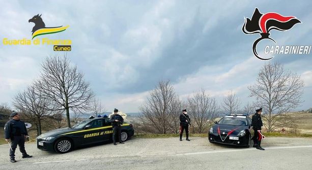 Sfruttamento del lavoro in vigna nei comuni del Moscato: in manette due coniugi titolari di nota cooperativa agricola Sfruttamento del lavoro in vigna nei comuni del Moscato: in manette due coniugi titolari di nota cooperativa agricola