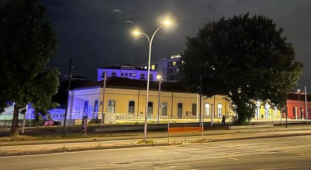 Senza tetto trovato morto in stazione. Forse è stato ucciso dal gelo