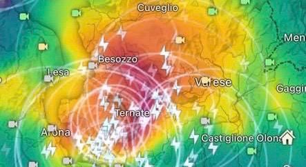 Violenti e lunghi temporali, vento e acquazzoni: nottata difficile in tutta la provincia di Varese. Isolata la frazione di Orascio a Maccagno