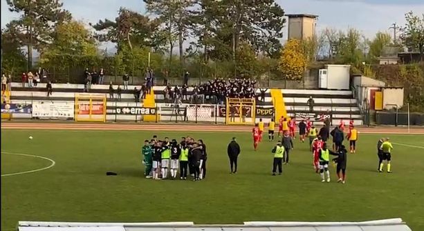 Varese ko per un'ingenuità: 1 sola vittoria nelle ultime 8 gare grida vendetta. C'è da guardarsi le spalle Varese ko per un'ingenuità: 1 sola vittoria nelle ultime 8 gare grida vendetta. C'è da guardarsi le spalle