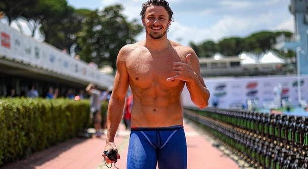 «Forza Tete, Azzate tifa per te. #tetorgoglioazzatese»: dalla prossima notte tutti in vasca (e in tv) insieme a Martinenghi