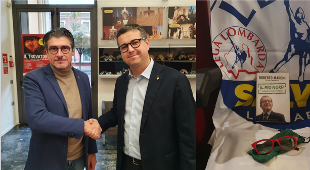 FOTO E VIDEO Congresso della Lega al via. Omaggio a Maroni: striscione e occhiali rossi in prima fila FOTO E VIDEO Congresso della Lega al via. Omaggio a Maroni: striscione e occhiali rossi in prima fila