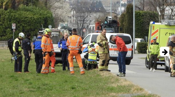 Precipita un elicottero sopra Gordola, nel Locarnese: morto il pilota Precipita un elicottero sopra Gordola, nel Locarnese: morto il pilota