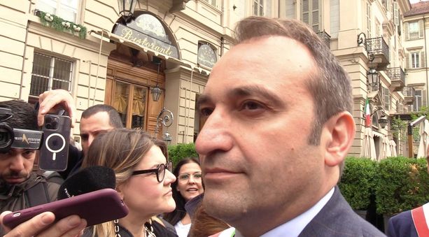 Il cielo su Torino è arcobaleno, Lo Russo: "I figli di coppie gay sono discriminati. Serve un matrimonio egualitario"