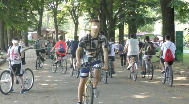 Tutti in bici e a giocare a frisbee: il San Giovanni dei torinesi è nei parchi (FOTO e VIDEO)