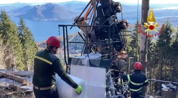 Tragedia del Mottarone, rimossa questa mattina la funivia Tragedia del Mottarone, rimossa questa mattina la funivia