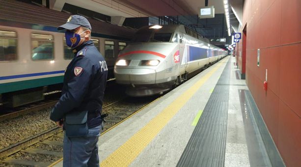 Minorenne astigiana fuggita da comunità, rintracciata sul treno a Porta Susa Minorenne astigiana fuggita da comunità, rintracciata sul treno a Porta Susa