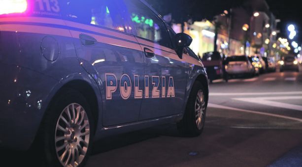 Armato di pistola rapina il Lidl di Asti in corso Venezia