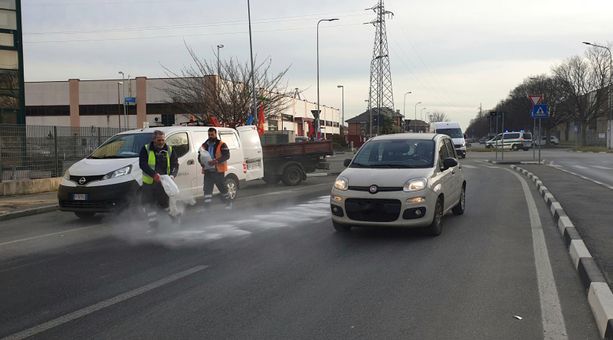 Venaria, dispersione di liquidi in strada: code e disagi all'imbocco della tangenziale Venaria, dispersione di liquidi in strada: code e disagi all'imbocco della tangenziale