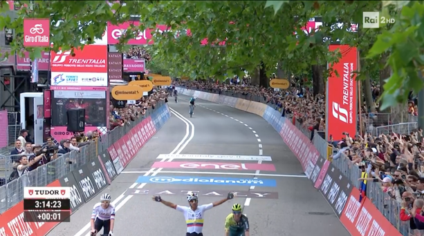 Jhonatan Narvarez vince la Venaria-Torino, ma è Pogacar show sullo strappo di San Vito Jhonatan Narvarez vince la Venaria-Torino, ma è Pogacar show sullo strappo di San Vito