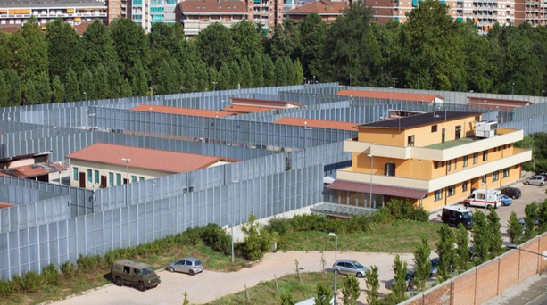 Sgomberato il Cpr dopo gli incendi, la Garante dei Detenuti: "Struttura compromessa" Sgomberato il Cpr dopo gli incendi, la Garante dei Detenuti: "Struttura compromessa"