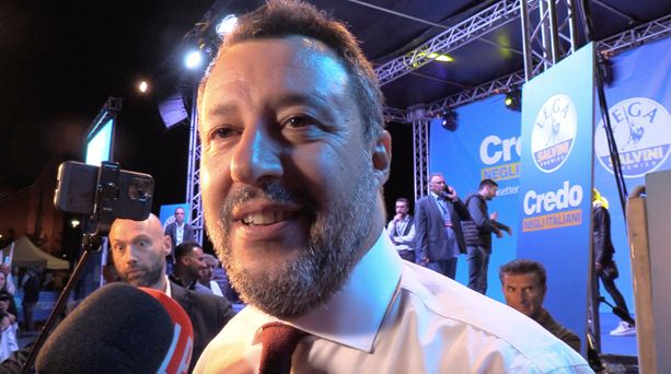 Salvini a Torino arringa il popolo leghista: “Bruciamo le cartelle esattoriali e aboliamo la Legge Fornero: vinceremo le elezioni” [INTERVISTA]