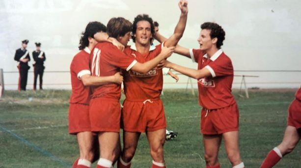 Aiutiamo bomber Tatti a segnare il gol più importante: un calcio alla malattia Aiutiamo bomber Tatti a segnare il gol più importante: un calcio alla malattia