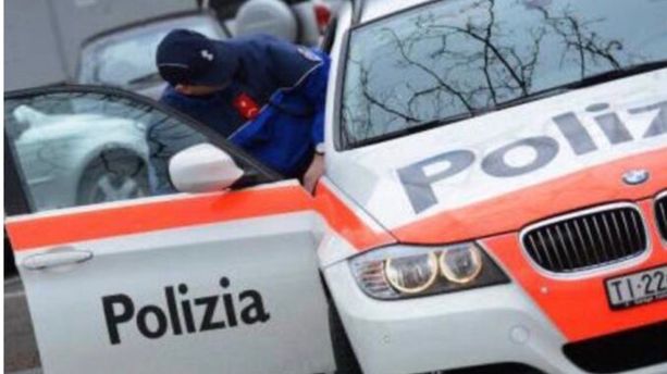 50 grammi di cocaina in auto: a Bissone arrestati un italiano ed una serba 50 grammi di cocaina in auto: a Bissone arrestati un italiano ed una serba