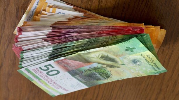 Un italiano di 46 anni, furbetto (ma non troppo) dei “crediti Covid-19", arrestato nel Bellinzonese Un italiano di 46 anni, furbetto (ma non troppo) dei “crediti Covid-19", arrestato nel Bellinzonese