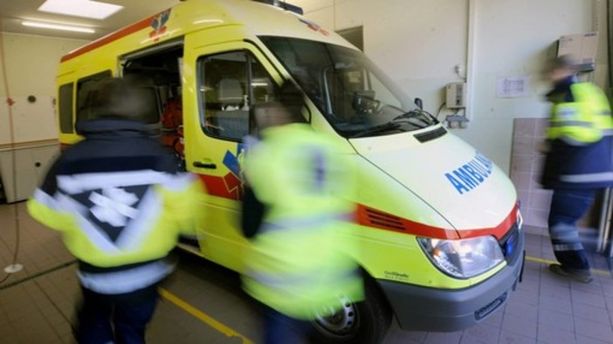 Si sente male alla guida dell'auto, urta una macchina e poi finisce contro un muretto: grave un 61enne in Canton Ticino Si sente male alla guida dell'auto, urta una macchina e poi finisce contro un muretto: grave un 61enne in Canton Ticino