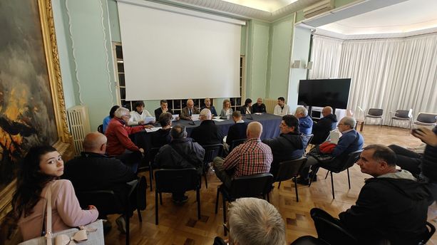 Sanremo: le associazioni dei pescatori dilettanti nuovamente sul piede di guerra per il nuovo progetto del porto vecchio (Foto e Video) Sanremo: le associazioni dei pescatori dilettanti nuovamente sul piede di guerra per il nuovo progetto del porto vecchio (Foto e Video)
