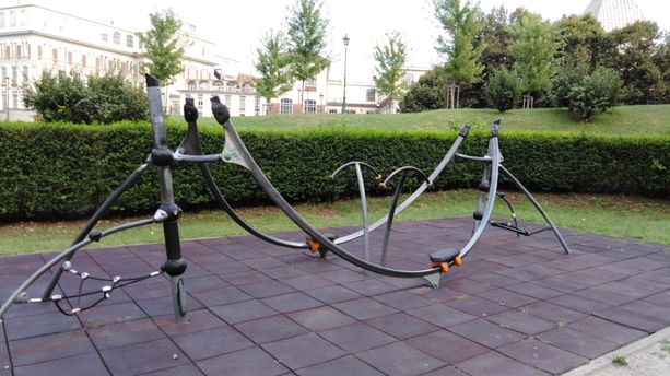 "Giochi vecchi e incuria", l'area bimbi dei Giardini Reali accusa i segni del tempo [FOTO]