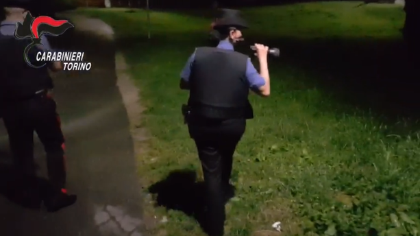 Notte da incubo a Rivoli: tentano la rapina nella villa di un gioielliere e sparano all'uomo, svegliato dai rumori [VIDEO]