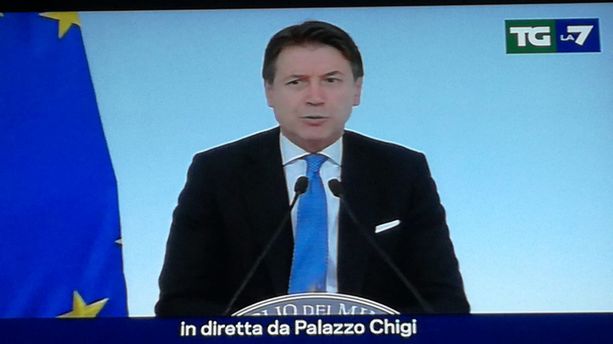 Coronavirus, Torino e l'Italia si fermano. Conte: "Misure stringenti, non c'è più tempo"