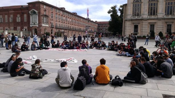 Studenti, professori, no TAV e Fridays for future: Torino riscopre la protesta di piazza [VIDEO]