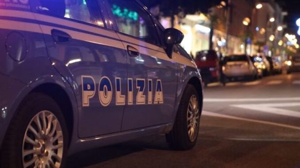 Scoperti mentre tentano di rubare elettrodomestici: un arresto e due in fuga