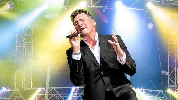 Torna in concerto Tony Hadley col tour estivo con la sua ‘Fabulous TH band’