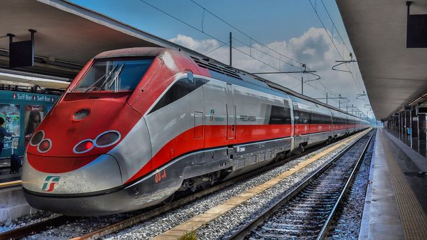 Cento nuovi treni regionali e 850 milioni di euro d’investimento per il 2025 Cento nuovi treni regionali e 850 milioni di euro d’investimento per il 2025