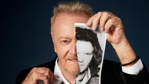 Ultime dodici notti rosa in concerto per Umberto Tozzi dopo mezzo secolo di carriera