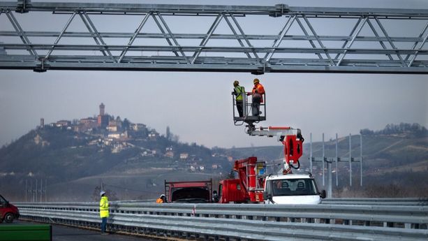 Asti-Cuneo, Gabusi: "Sul lotto in cantiere tra Verduno e Cherasco previsione di ultimazione lavori confermata entro la fine del 2024" Asti-Cuneo, Gabusi: "Sul lotto in cantiere tra Verduno e Cherasco previsione di ultimazione lavori confermata entro la fine del 2024"
