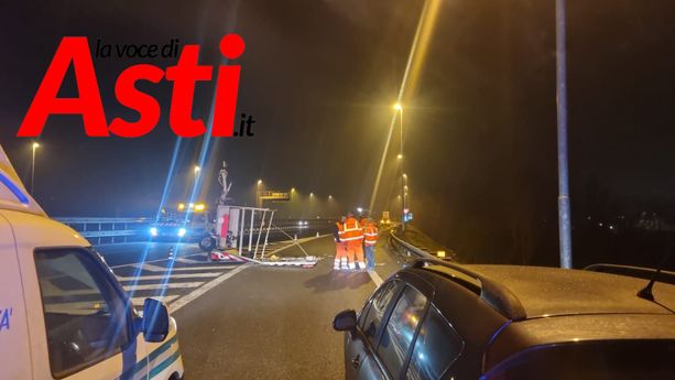 Grave incidente tra Asti Ovest e Asti Est, travolti due operai di un cantiere Grave incidente tra Asti Ovest e Asti Est, travolti due operai di un cantiere