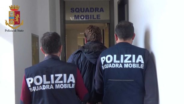 Arrestato per rapina il diciassettenne già responsabile di svariati roghi d’auto