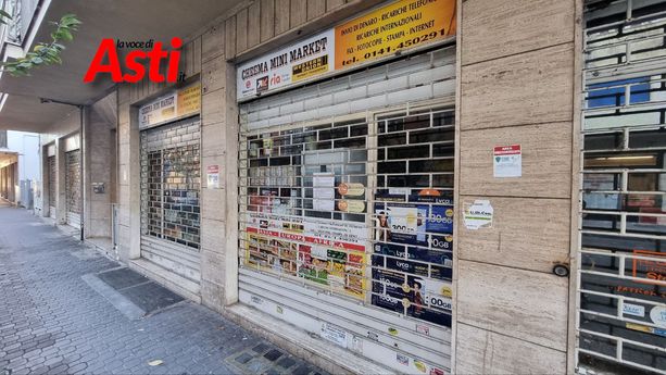 Chiuso un minimarket di corso Matteotti. Giacomini: &quot;Giro di vite sugli alcolici in città&quot; [FOTO]