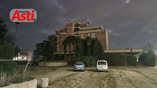 Entrano nell'ex hotel Salera e devastano la struttura, quando arriva la Polizia si nascondono in un armadio