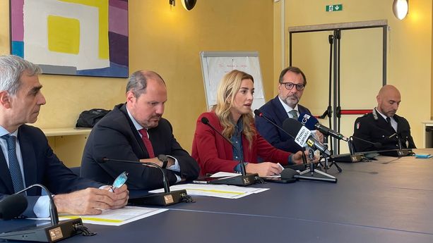 Nuove tariffe Amt, basta gratuità per metro e ascensori e aumenti degli abbonamenti annuali