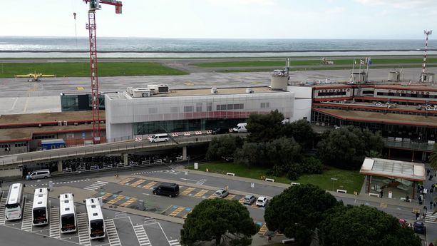 Aeroporto, il Medio Ponente chiede un tavolo per fermare il depotenziamento: “Quattro rotte perse, segnale durissimo” Aeroporto, il Medio Ponente chiede un tavolo per fermare il depotenziamento: “Quattro rotte perse, segnale durissimo”