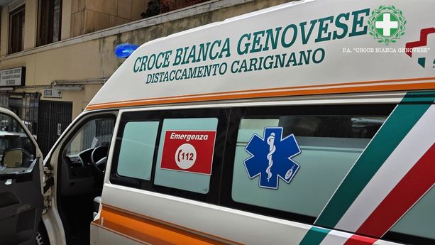 Cade da otto metri dopo il cedimento di una grata in via Gramsci: quarantaduenne in pericolo di vita