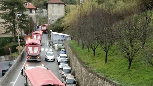 Pegli, ancora nessuna ordinanza per limitare i camion in Val Varenna Pegli, ancora nessuna ordinanza per limitare i camion in Val Varenna