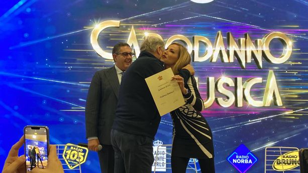 Federica Panicucci e il rito della focaccia nel cappuccino: “Sarà un Capodanno super” Federica Panicucci e il rito della focaccia nel cappuccino: “Sarà un Capodanno super”